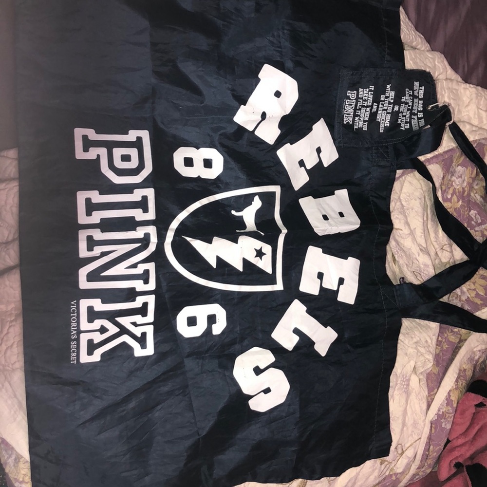 🛑RESERVED🛑 🖤FREE WITH $45 PURCHASE-VS PINK 🖤